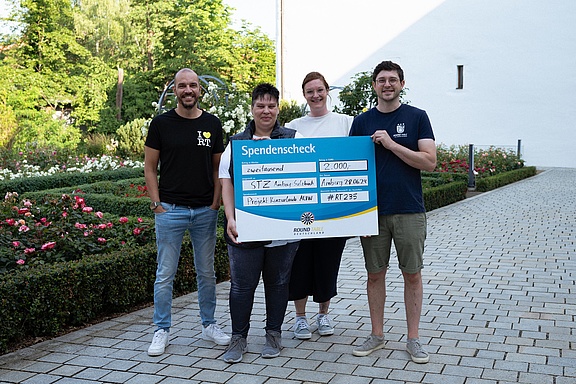 AS_Spendenübergabe.jpg