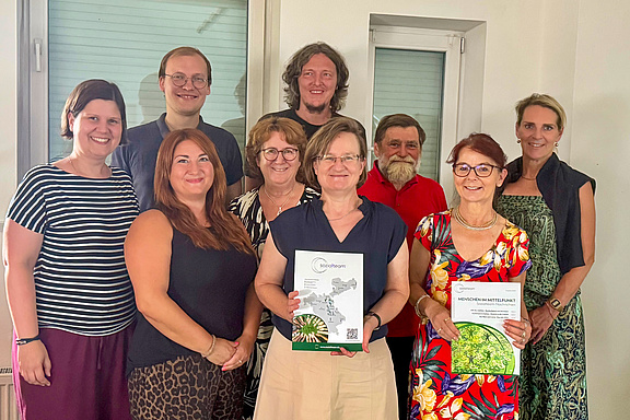 StadträtInnen_SPD_und_Linke_mit_den_Leitungen_des_Sozialteams.jpeg 