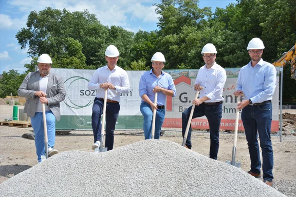 Bild_1a_-_Spatenstich_Senioren-Servicehaus__Foto_-_Thomas_Stegerer_.JPG  