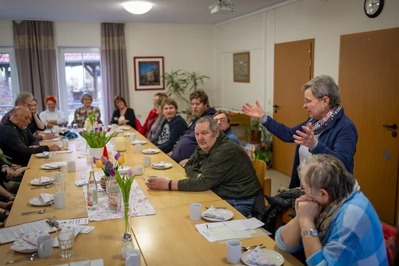 AS_Spendenbüergabe_2_-_Kopie.jpg