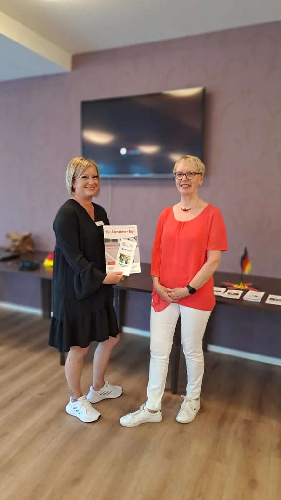 Foto_Helke_und_Vortragende.jpg