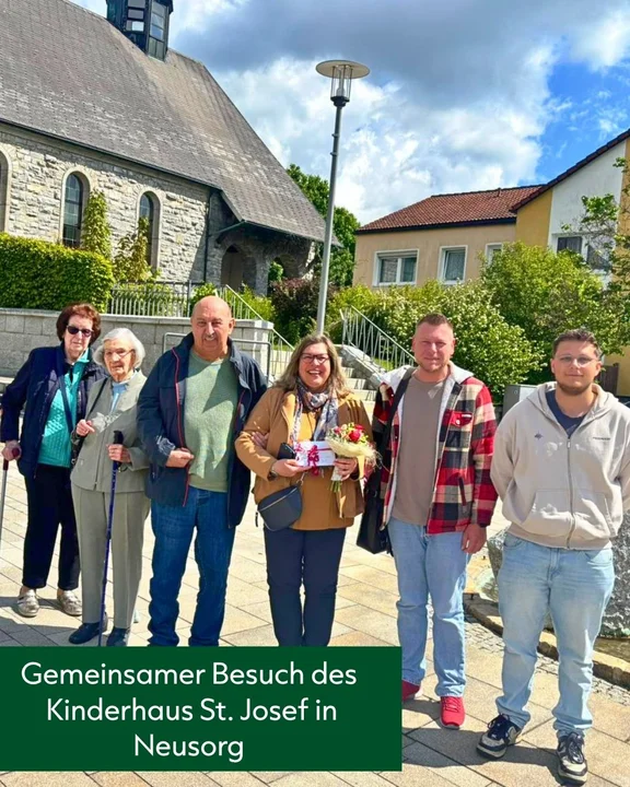 Gemeinsamer_Besuch_des_Kinderhaus_St._Josef_in_Neusorg.jpg