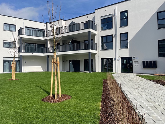 Außenansicht_mit_Garten_SSH_Burg.jpg