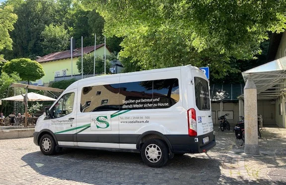 unser_Bus_on_tour.jpg  
